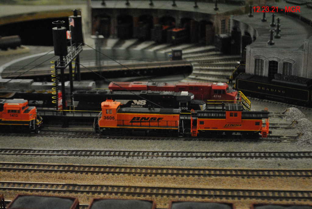 Hudson Model Railroaders 12.23.21 / Read Your Camera Manual 