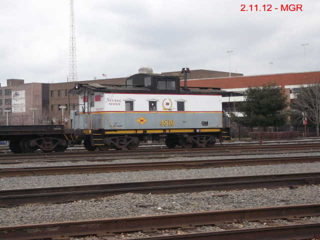 DL Caboose And A Flatcar