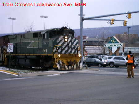 D-L Train crosses Lackawanna Ave