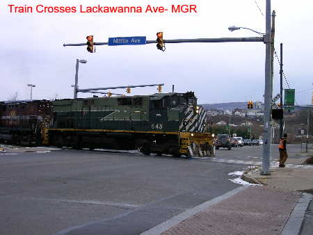 D-L Train crosses Lackawanna Ave