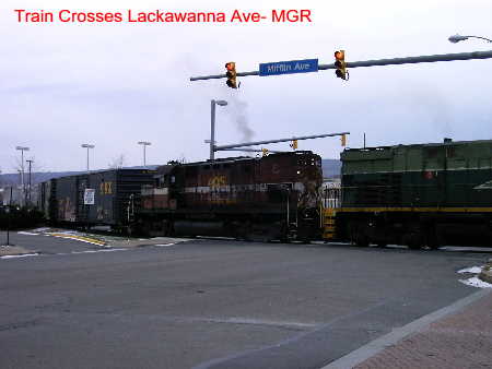 D-L Train crosses Lackawanna Ave
