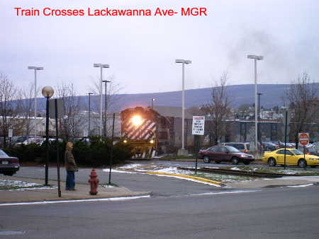D-L Train crosses Lackawanna Ave