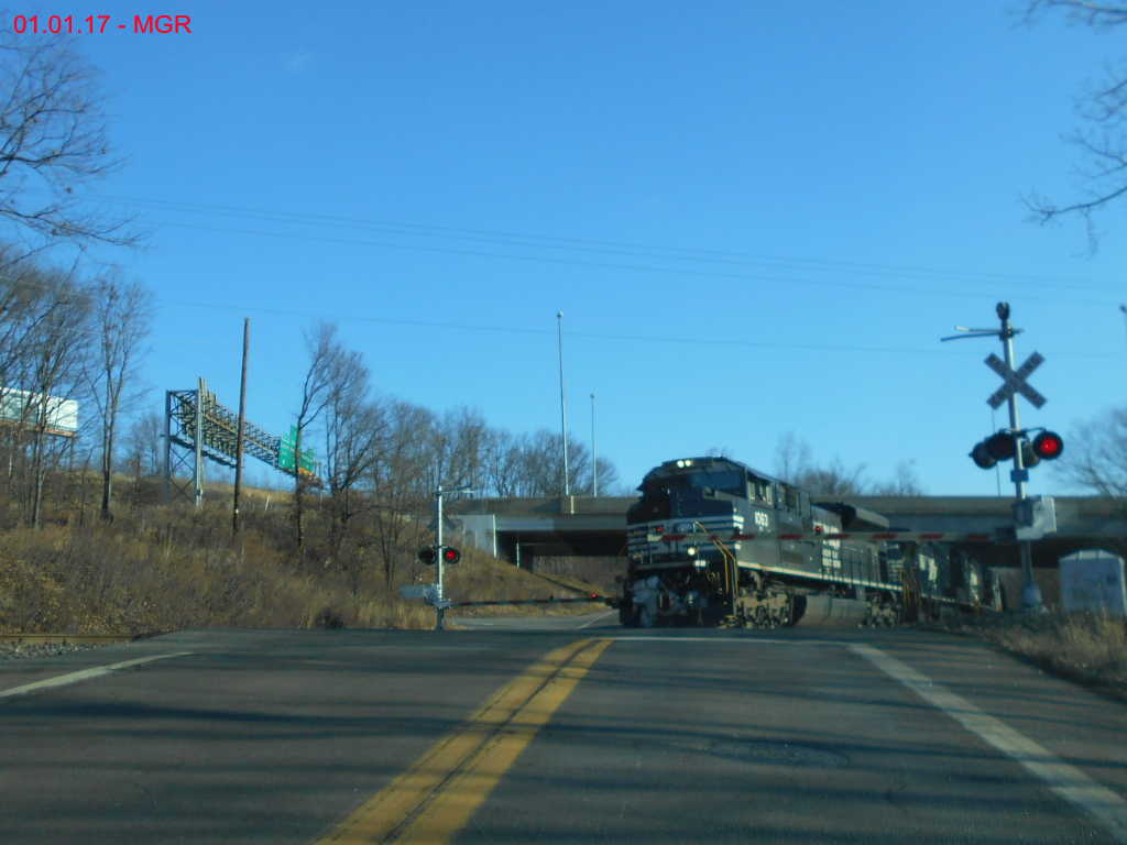 Sightings 01.01.17  /  First Train Of 2017 (For Me)