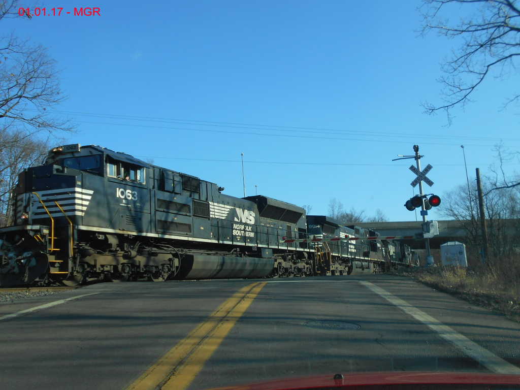 Sightings 01.01.17  /  First Train Of 2017 (For Me)