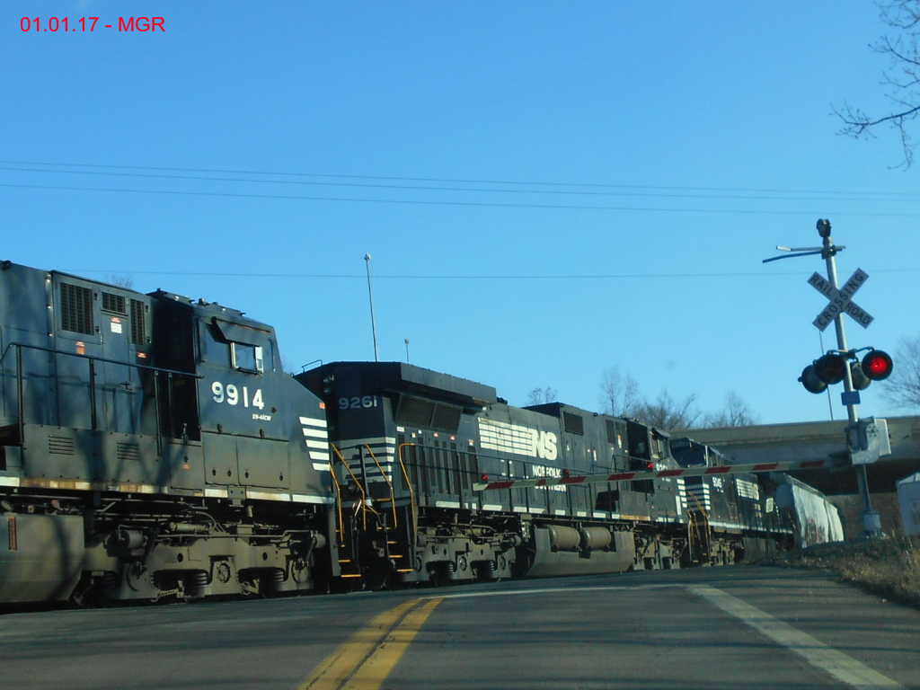 Sightings 01.01.17  /  First Train Of 2017 (For Me)