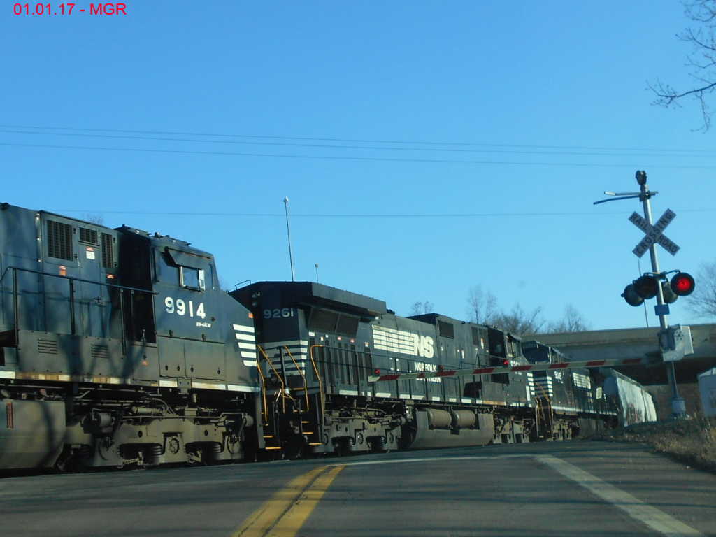 Sightings 01.01.17  /  First Train Of 2017 (For Me)