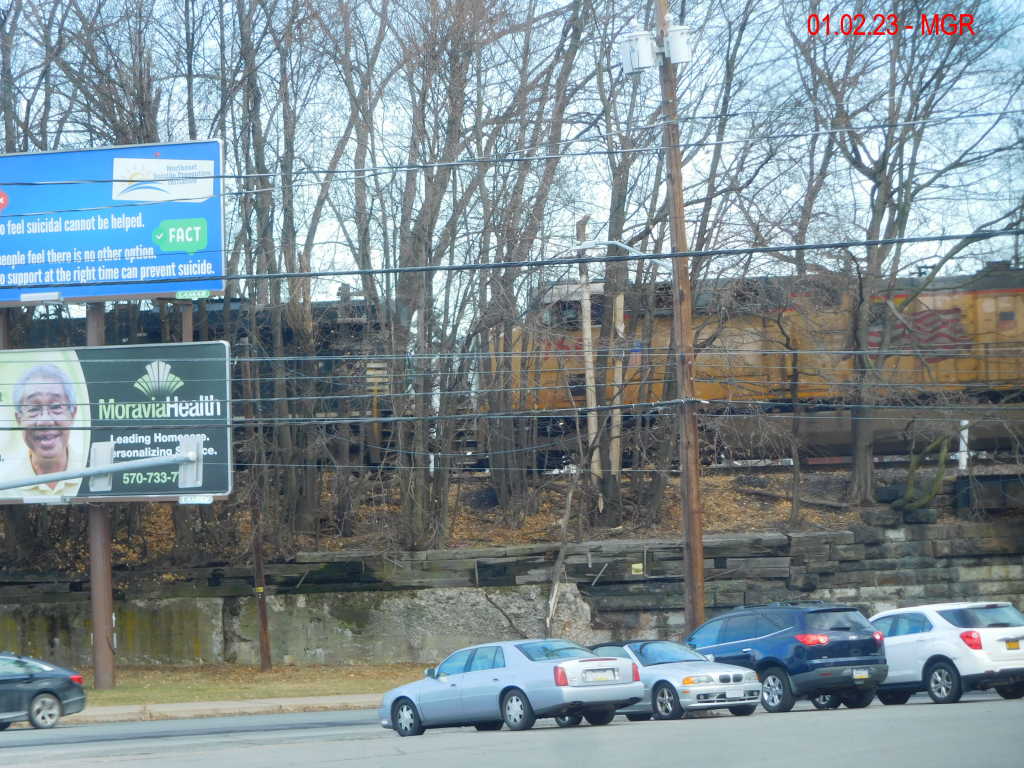 Sightings 01.02.23 / Northbound at Luzerne Avenue