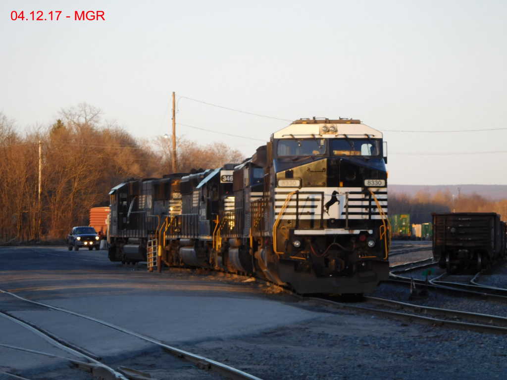 Sightings 04.12.17 / NS Units Laying Over At Taylor Yard