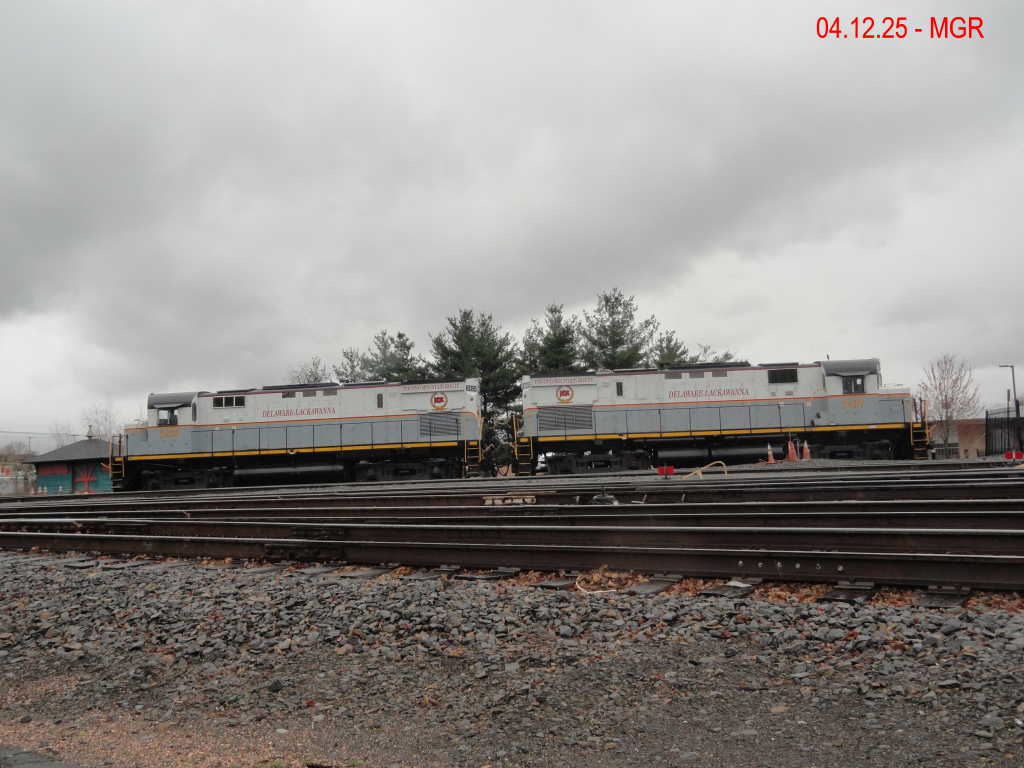 Sightings 04.12.14 / DL At Steamtown On a Rainy Day