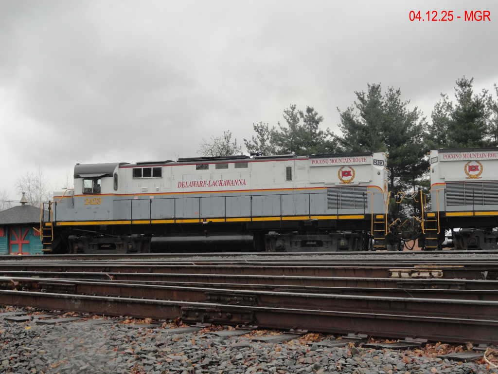 Sightings 04.12.14 / DL At Steamtown On a Rainy Day