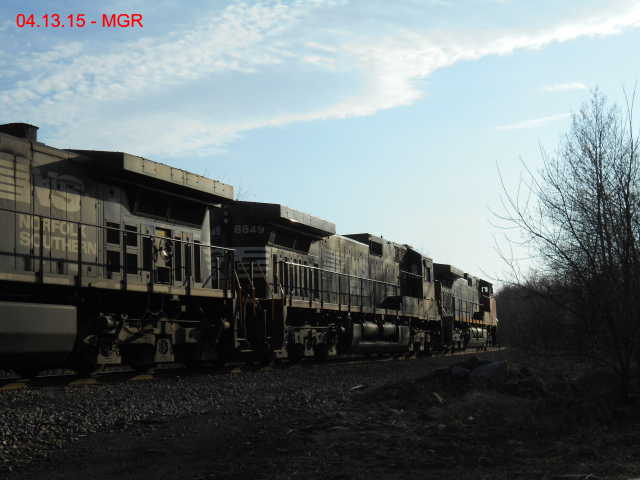 Sightings 04.13.15  /  CN On Point Of SB At Hudso