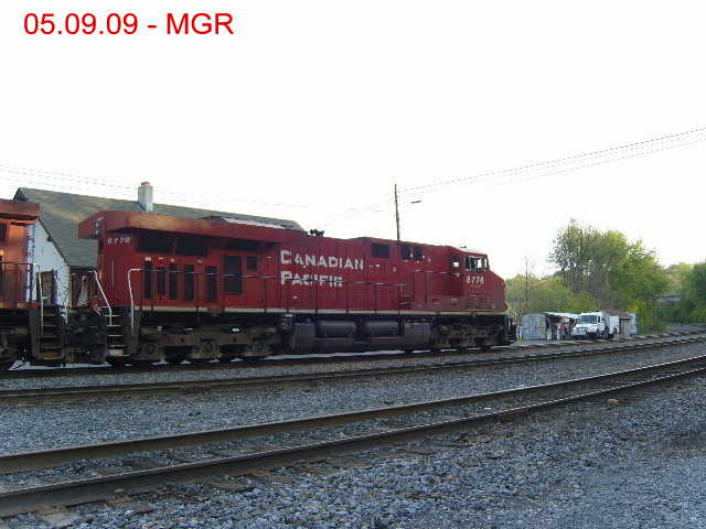 Sightings 05.09.09 / Southbound Stack Train At Taylor