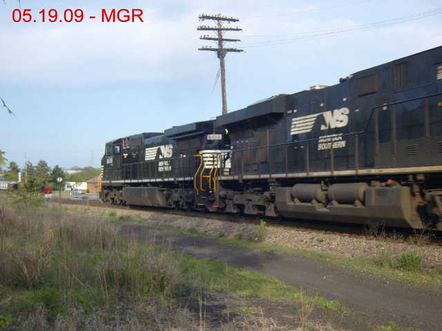 Sightings 05.19.09 /Trains at Hudson