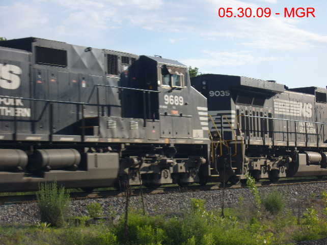 Sightings 05.30.09 / Northbound at Hudson