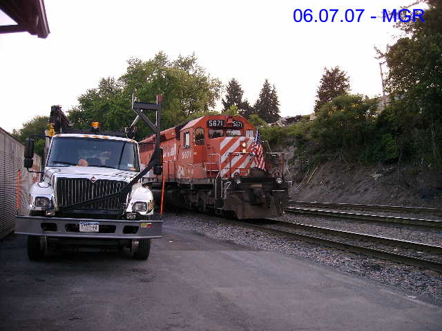 Sightings 06.07.07  /   Belotti Fuels Locomotives