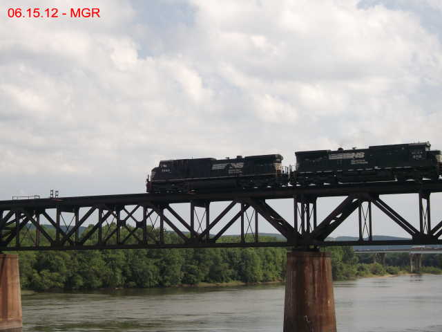 Sightngs 06.15.12   /  SB  Over Gauntlet