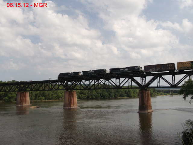 Sightngs 06.15.12   /  SB  Over Gauntlet