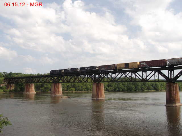 Sightngs 06.15.12   /  SB  Over Gauntlet