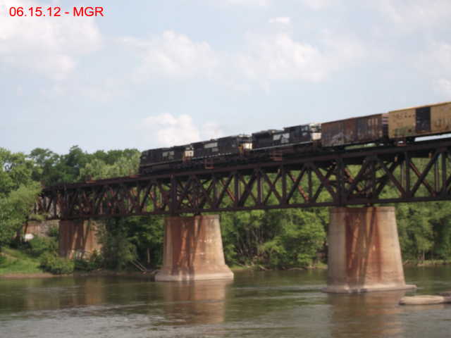 Sightngs 06.15.12   /  SB  Over Gauntlet