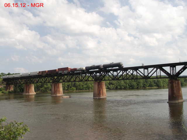 Sightngs 06.15.12   /  SB  Over Gauntlet