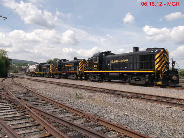 Sightings 06.16.12  /  Steamtown Stuff, Reading Cab Units, DL Pups, RS3\'s