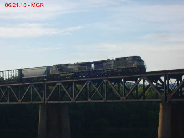 Sightings 06.21.10 / NS Over Gauntlet