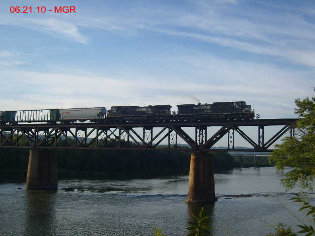 Sightings 06.21.10 / NS Over Gauntlet