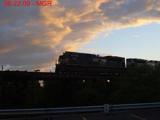 Sightings 06.22.09 / NS over Gauntlet