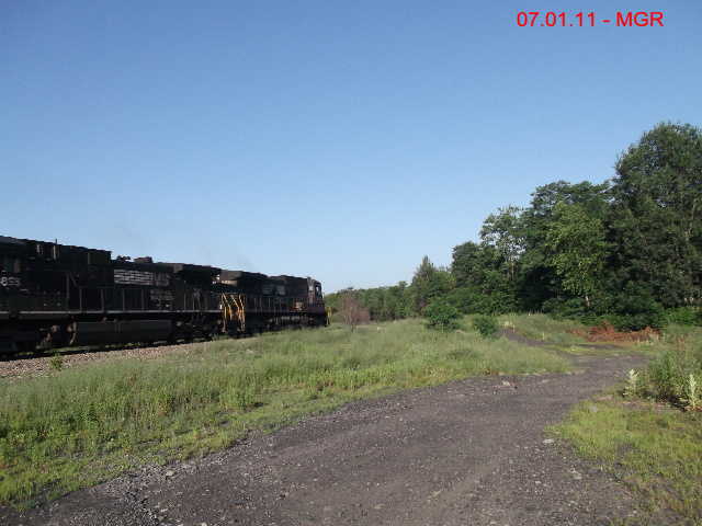 Sightings 07.01.11  /  NS Units Southbound at Hudson