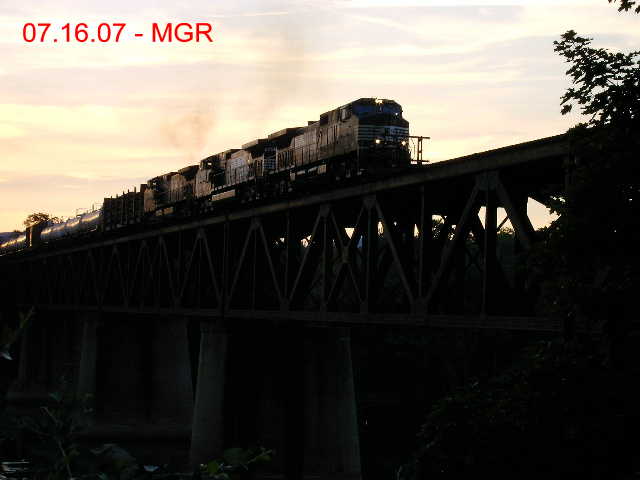 Sightings 07.16.07 / NB over Gauntlet