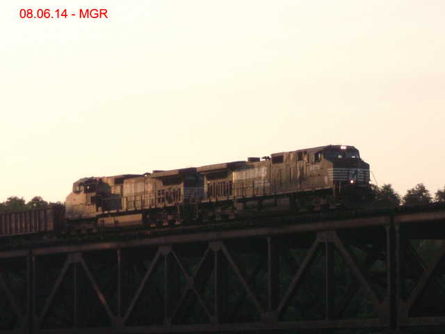 Sightings 08.06.14  /  Train Stopped On Gauntlet