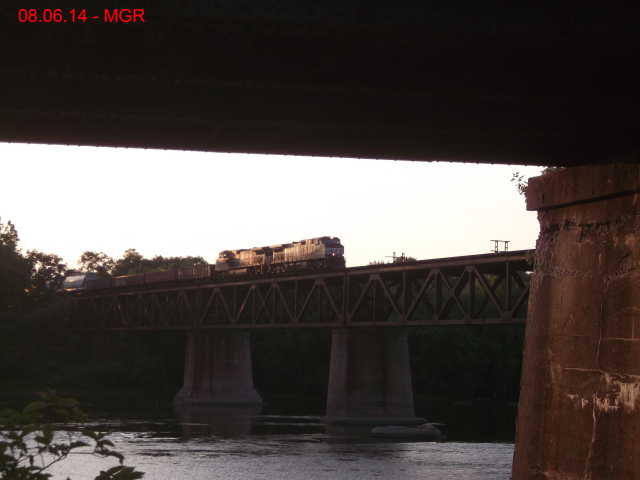 Sightings 08.06.14  /  Train Stopped On Gauntlet