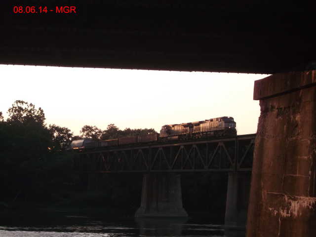 Sightings 08.06.14  /  Train Stopped On Gauntlet