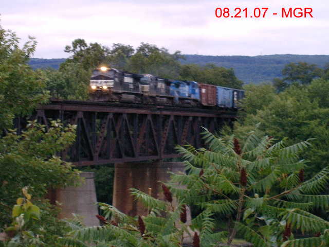 Sightings 08.21.07 / Junk Freight Over Gauntlet