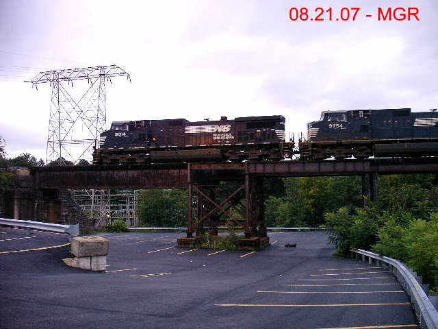 Sightings 08.21.07 / Junk Freight Over Gauntlet