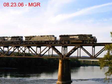 Sightings 08.23.06, Train crosses Gauntlet