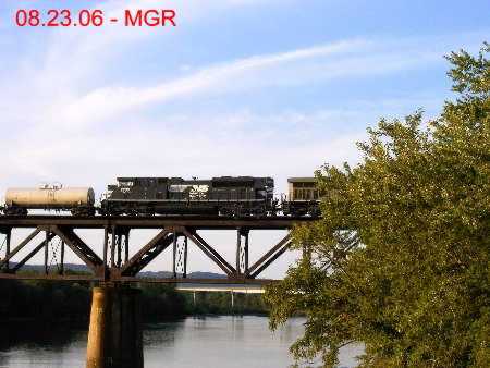 Sightings 08.23.06, Train crosses Gauntlet