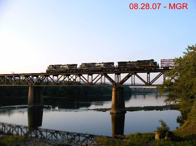 Sightings 08.28.07 / Southbound Over Gauntlet