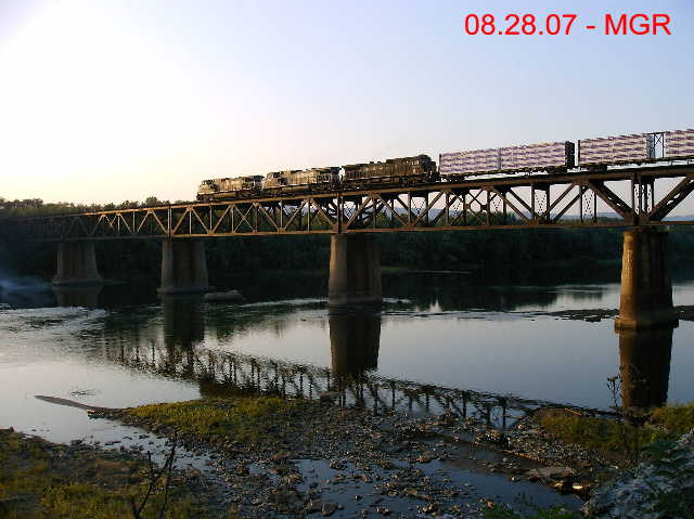 Sightings 08.28.07 / Southbound Over Gauntlet