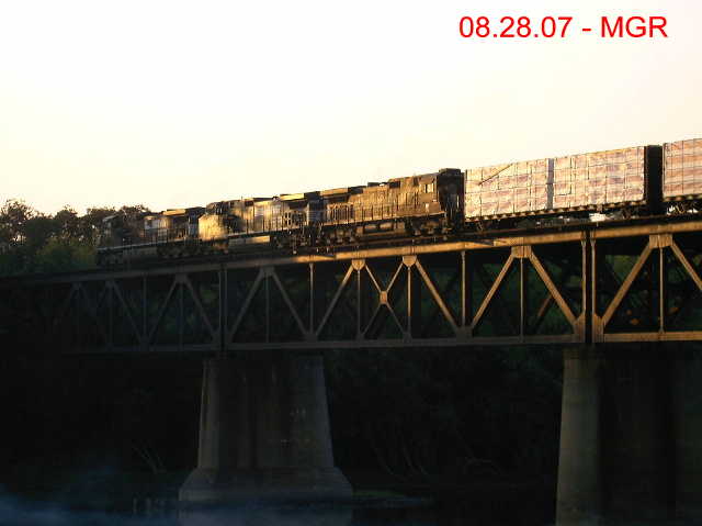 Sightings 08.28.07 / Southbound Over Gauntlet