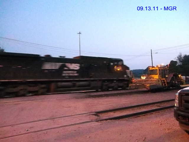 Sightings 09.13.11 / MOW, Train at Taylor