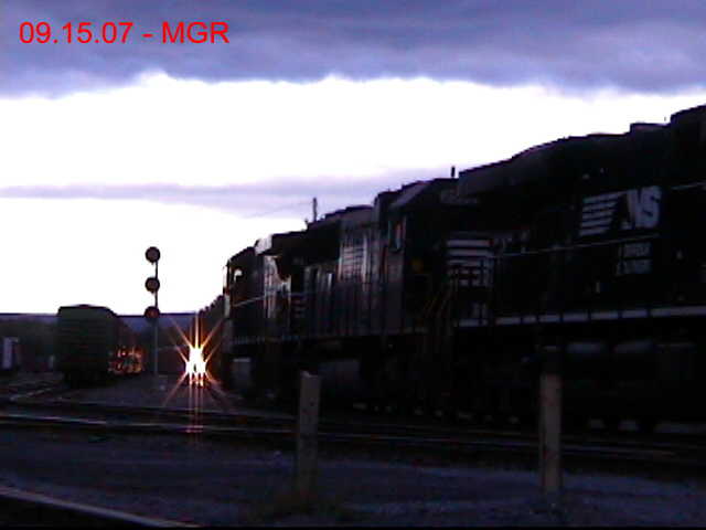 Sightings 09.15.07 / 2 Trains At Taylor