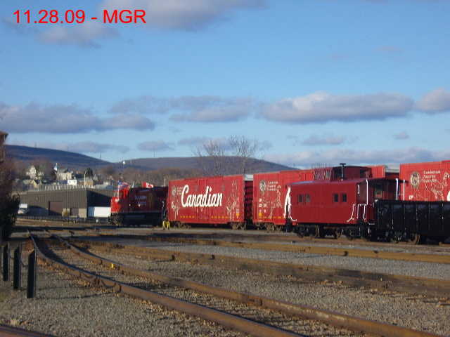 Sightings 11.28.09 / CP Holiday Train At Steamtown