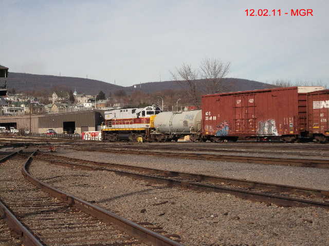 Sightings 12.02.11  /  DL Shifting Cars at Steamtown Yard