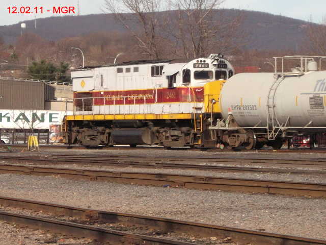 Sightings 12.02.11  /  DL Shifting Cars at Steamtown Yard