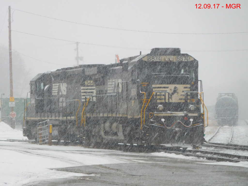 Sightings 12.09.17 /  Taylor Yard, Steamtow