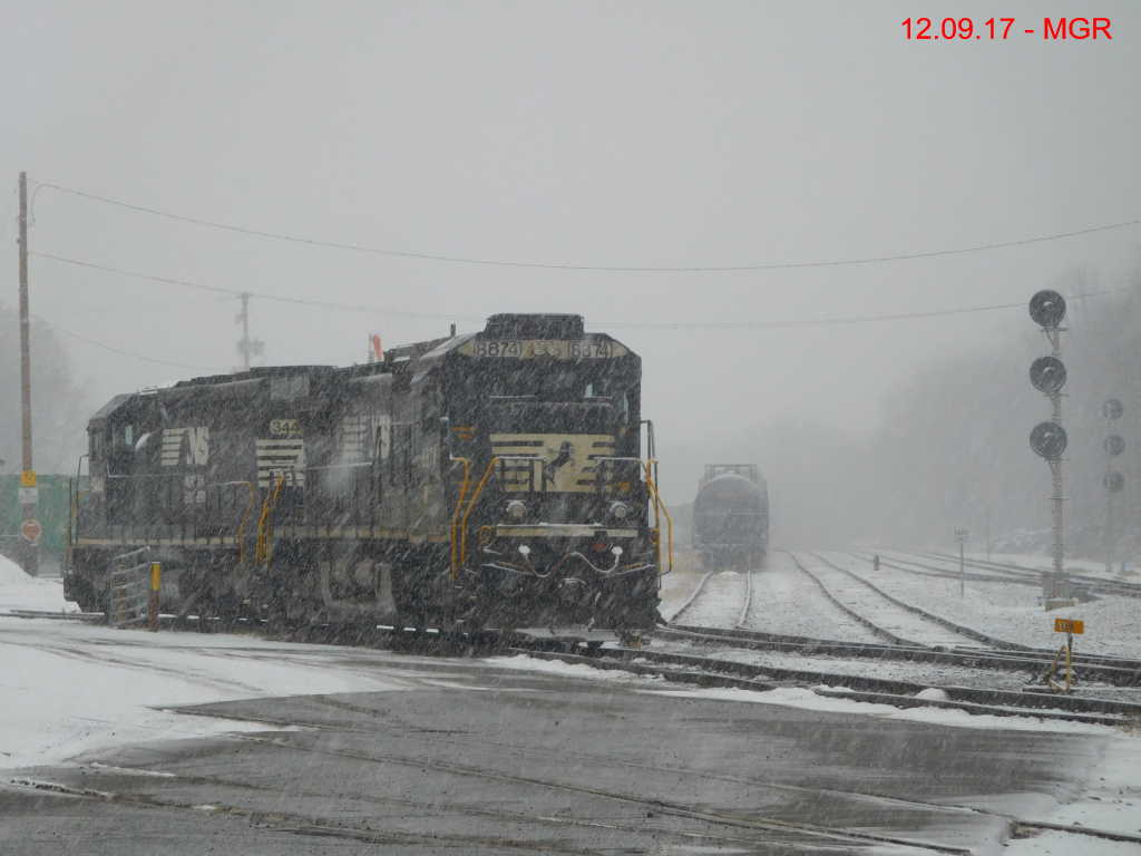 Sightings 12.09.17 /  Taylor Yard, Steamtow