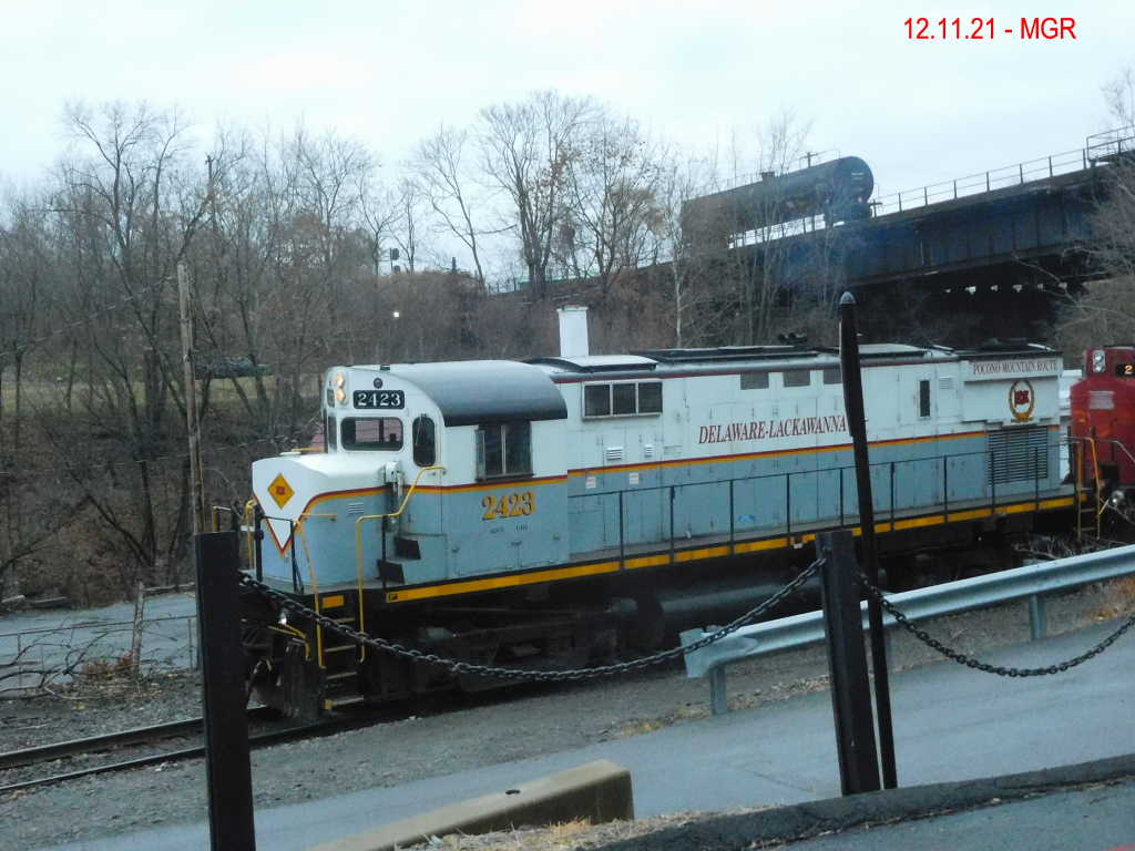 Sightings 12.11.21  / DL Around Steamtown