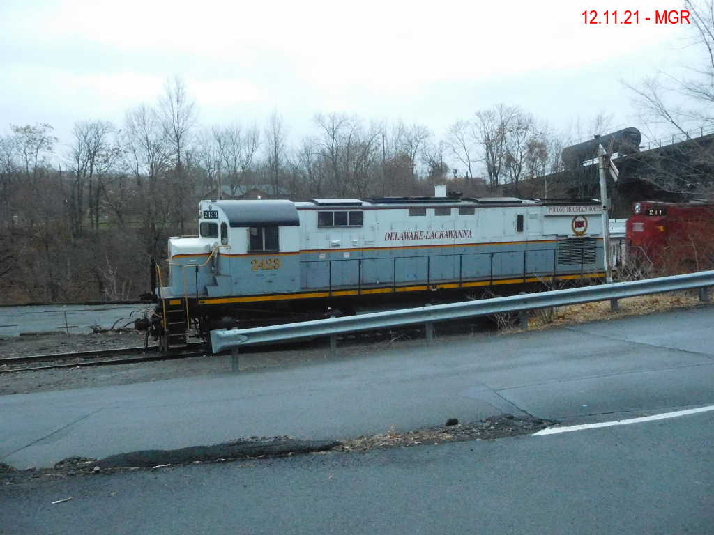 Sightings 12.11.21  / DL Around Steamtown