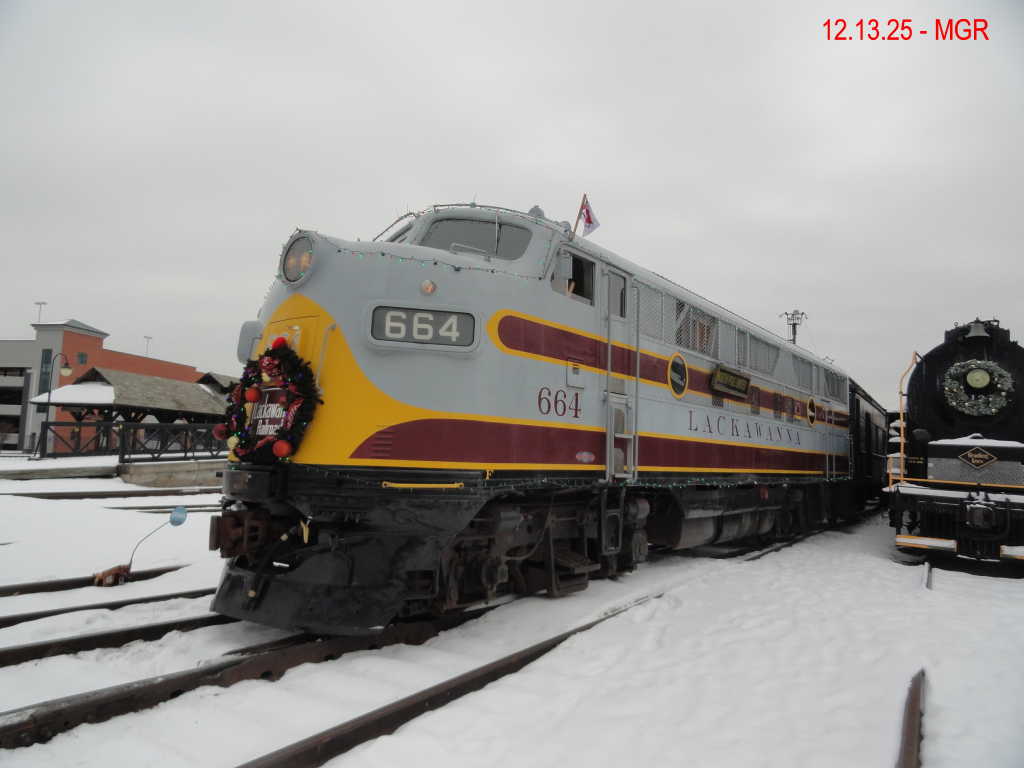 Sightings 12.13.25 /  North Pole Limited At Steamtown
